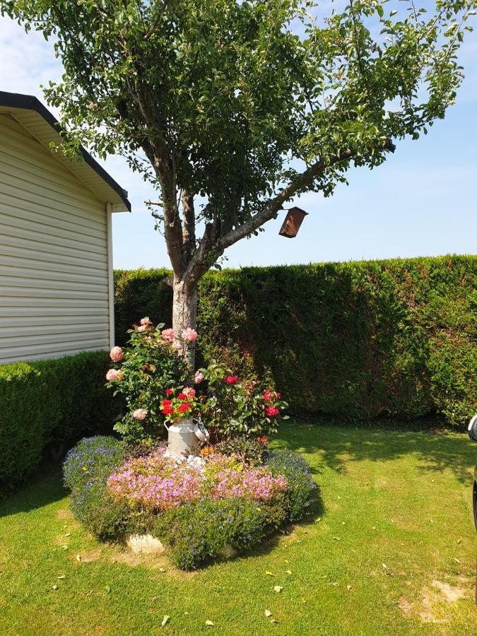Le Clos Tranquille Hotel Gonneville-en-Auge ภายนอก รูปภาพ
