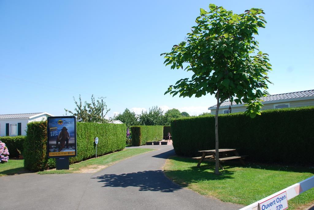 Le Clos Tranquille Hotel Gonneville-en-Auge ภายนอก รูปภาพ